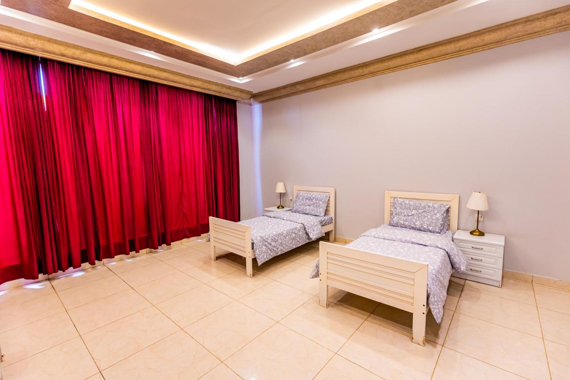 شاليهات الكوخ السويسري وأكوابارك Villa Ash Shishah Esterno foto